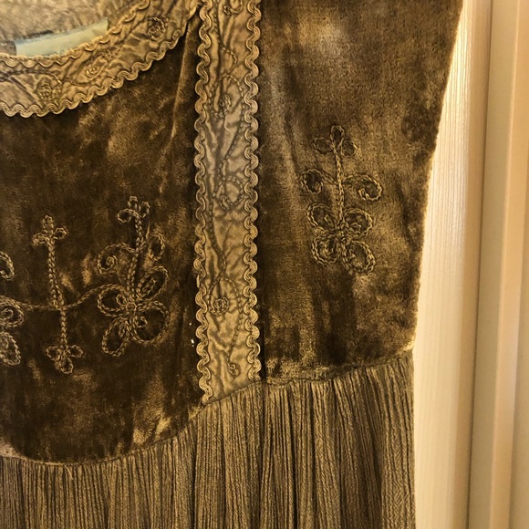 🌟🌟REDUCED🌟🌟Boho Vintage Maxi Dress w/ Empire Velvet Embroidery On Top, & Hem - Picture 8 of 10